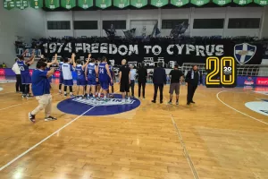 (Βίντεο-Φώτος kerkida) Χειροκρότημα και τραγούδι από τους Μαχητές