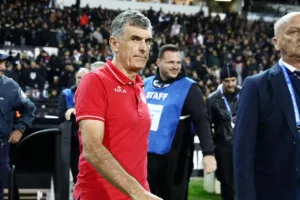 Συνεχάρη τους παίκτες του Ολυμπιακού ο Μεντιλίμπαρ: «Έτσι σας θέλω!»