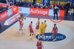 Απίθανη γκάφα Μεσίνα: Νόμιζε ότι η Αρμάνι νίκησε ενώ το ματς πήγε στην παράταση! (Βίντεο)