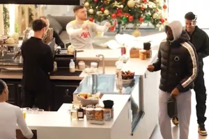 Ο Ρόμπερτσον δεν σταματά ποτέ τον χαβαλέ (βίντεο)