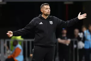 "Είναι απαραίτητο να μειωθεί ο αριθμός των παικτών μας για να αποφύγουμε τον υποβιβασμό"