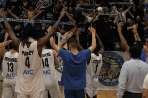 ΔΙΠΛΟ για τον Απόλλωνα