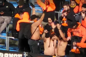 Τραγούδι χωρίς... ρούχα στους -3c!