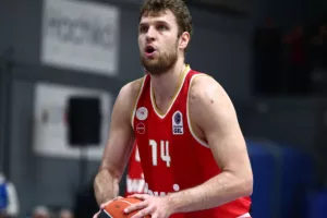 Ο Βεζένκοφ MVP της 10ης αγωνιστικής της Stoiximan GBL