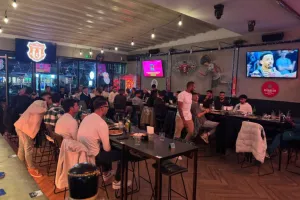 (ΒΙΝΤΕΟ/ΦΩΤΟΣ) Δεξίωση στην ομάδα για τα... γεννητούρια από τον Λούκα