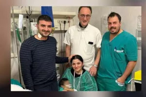 Συγκλονίζει ο πατέρας που δώρισε τμήμα από το ήπαρ του στην 11 μηνών κόρη του