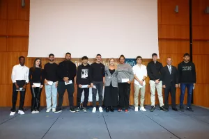 ΦΩΤΟΣ/Βραβεύσεις εφήβων και μαθητικού – σχεδιασμού της ΚΟΕΑΣ