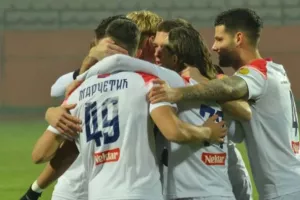 Τριάρα... εκτός έδρας, πριν την Ομόνοια!