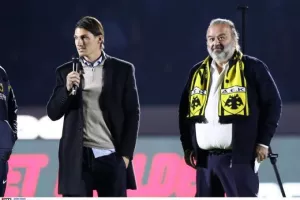 Η ΑΕΚ τίμησε τον Τσούμπερ και η Ν. Φιλαδέλφεια… υποκλίθηκε!