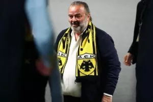 Ηλιόπουλος σε Λουτσέσκου: "Τέτοιες χειρονομίες στο Ναό της ΑΕΚ, δεν θα ξανακάνεις"