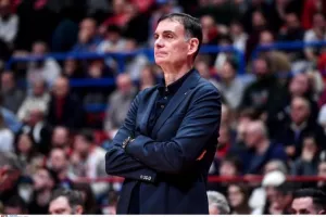 Mπαρτζώκας: «Ο Βεζένκοφ έπαιζε με πυρετό - Έπρεπε να ξεπεράσουμε ότι θέματα είχαμε»
