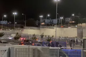 (Βίντεο/Φώτος Kerkida) Ένταση έξω από τα αποδυτήρια/Παρέμβαση αστυνομίας, δακρυγόνα και συλλήψεις