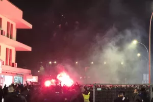 Μαχητές και Θύρα 9 ΕΞΩ από το ΠΑΠ! (φώτος Kerkida)