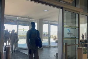 Η άφιξη της Πάφου στο αεροδρόμιο (Φώτος/Βίντεο)