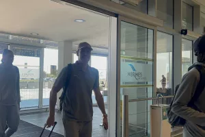 Η άφιξη της Πάφου στο αεροδρόμιο (Φώτος/Βίντεο)