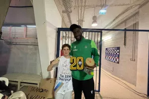 Πόζα με τον Κουλιμπαλί ο μικρός Παφίτης!