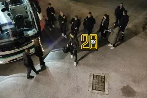 Η άφιξη της αποστολής της Rapid Wien (φώτος Kerkida)