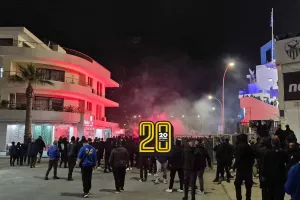 Μαχητές και Θύρα 9 ΕΞΩ από το ΠΑΠ! (φώτος Kerkida)