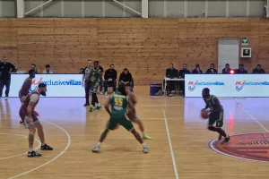 ΕΝΠ-ΑΕΚ: Πέρασε... από το Παραλίμνι, έκανε το 8 στα 8 και "πάτησε" κορυφή! (Φώτος)