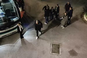 Η άφιξη της αποστολής της Rapid Wien (φώτος Kerkida)