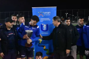 Ξανά επιβλητικό και τροπαιούχο!