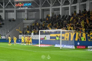 Με τον κόσμο είναι αλλιώς 