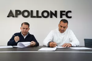 (Φώτος) Χειραψία και υπογραφές 