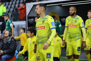 Θέλει να βελτιώσει... το 3-2-2