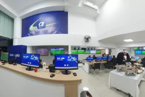 Μαζική προσέλευση και ζωντανός αθλητικός παλμός στα εγκαίνια του νέου καταστήματος Bet on Alfa στη Λάρνακα