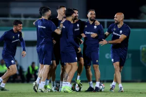 Περιμένουν τον... προπονητή τους!