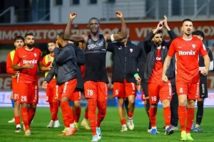 Νέα Σαλαμίνα-Απόλλων: Ερυθρόλευκη νίκη με Μπαχάσα! (Φώτος)