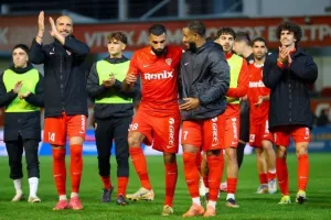Νέα Σαλαμίνα-Απόλλων: Ερυθρόλευκη νίκη με Μπαχάσα! (Φώτος)