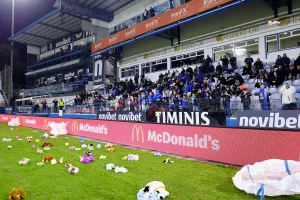 (ΦΩΤΟΣ) Μαζική ανταπόκριση στο κάλεσμα με λούτρινα παιχνίδια για καλό σκοπό