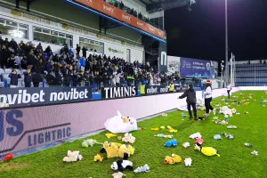 (ΦΩΤΟΣ) Μαζική ανταπόκριση στο κάλεσμα με λούτρινα παιχνίδια για καλό σκοπό