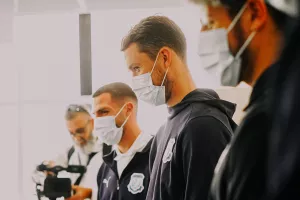 Stoiximan και παίκτες του Απόλλωνα μοίρασαν δώρα (φώτος)