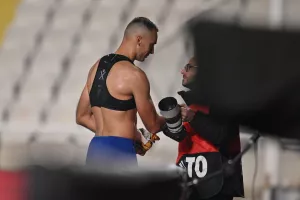 Όλοι τον αγαπάνε...