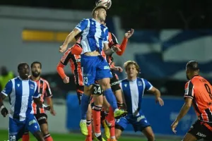 Εθνικός-ΑΠΟΕΛ: Ο Ντράζιτς έσωσε το βαθμό στο 90+4 (φώτος)