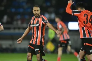 Εθνικός-ΑΠΟΕΛ: Ο Ντράζιτς έσωσε το βαθμό στο 90+4 (φώτος)