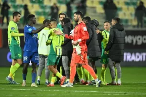 ΑΕΚ-Ομόνοια Αραδίππου: Της έβαλε δύσκολα, λυτρώθηκε... με Καμπρέρα (φώτος) 