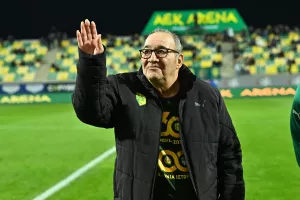 "Προς τιμήν του κ. Καραπατάκη μας κάλεσε στο γραφείο του…"
