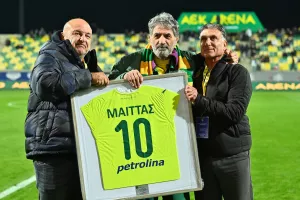 "Προς τιμήν του κ. Καραπατάκη μας κάλεσε στο γραφείο του…"