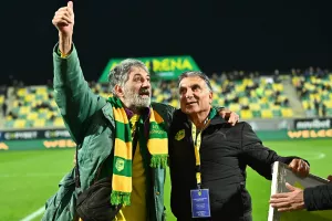 "Προς τιμήν του κ. Καραπατάκη μας κάλεσε στο γραφείο του…"