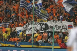 ΑΠΟΕΛίστες σε έδαφος... φιλικό!
