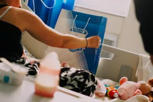 Αντιπροσωπεία του Απόλλωνα στο Γενικό Νοσοκομείο Λεμεσού (Φώτος/Βίντεο)
