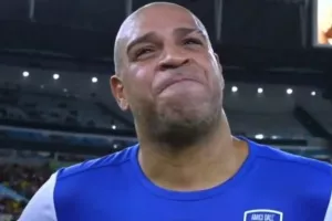 Ο Αντριάνο άκουσε τη φωνή του πατέρα του που πέθανε το 2004 και ξέσπασε σε λυγμούς