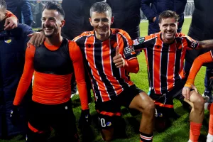 (ΒΙΝΤΕΟ/Φώτος Κerkida) Ομάδα και κόσμος έγιναν... ένα μετά το "διπλό"!