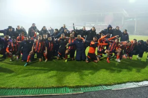 (ΒΙΝΤΕΟ/Φώτος Κerkida) Ομάδα και κόσμος έγιναν... ένα μετά το "διπλό"!