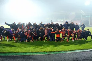 (ΒΙΝΤΕΟ/Φώτος Κerkida) Ομάδα και κόσμος έγιναν... ένα μετά το "διπλό"!
