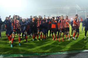 (ΒΙΝΤΕΟ/Φώτος Κerkida) Ομάδα και κόσμος έγιναν... ένα μετά το "διπλό"!