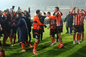 (ΒΙΝΤΕΟ/Φώτος Κerkida) Ομάδα και κόσμος έγιναν... ένα μετά το "διπλό"!